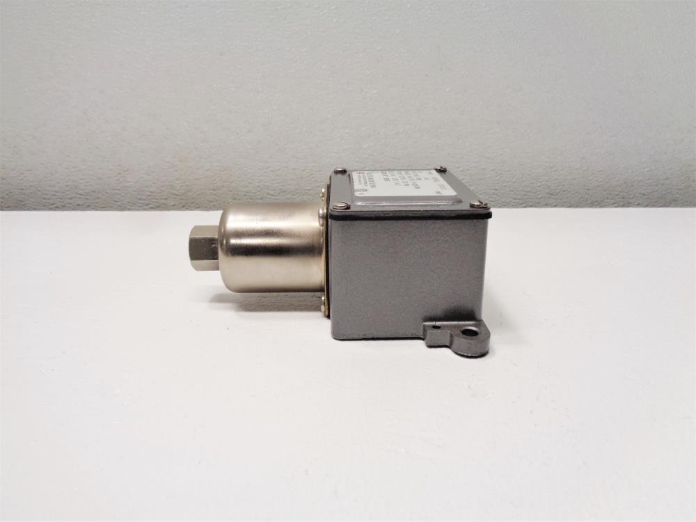 United Electric J6-142 Pressure Switch, Range 0-18 PSI, Proof 25 PSI